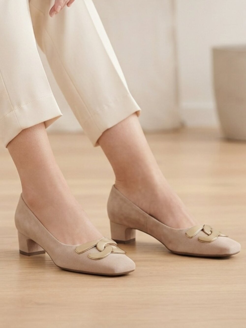 Gorgeous Peter Kaiser Suede low heel pumps Alima US 7